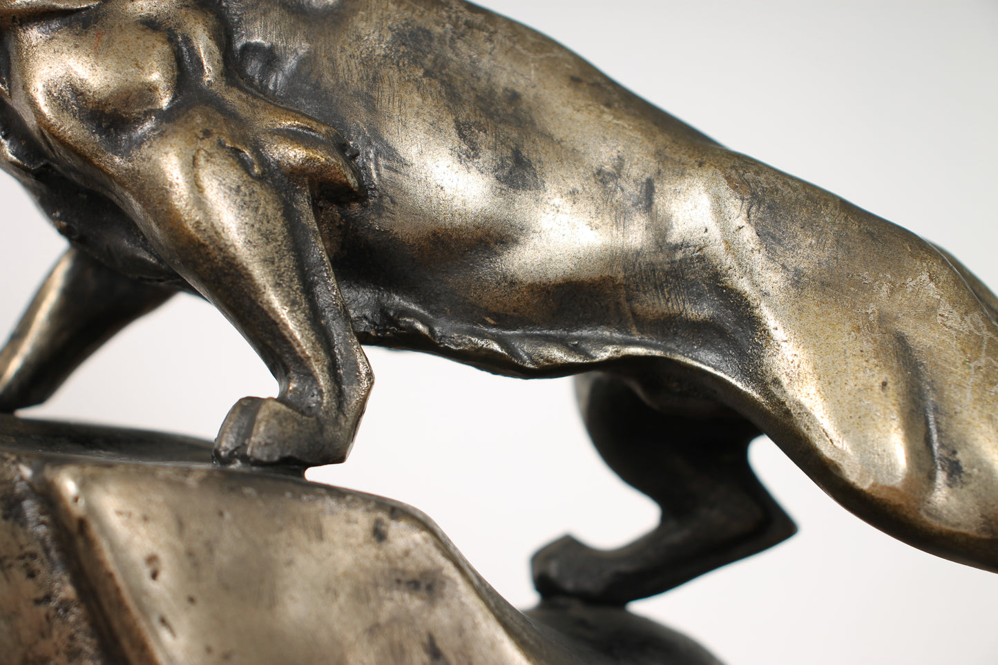 Vintage Japanese Bronze Lion Sculpture by Tsuda Shinobu